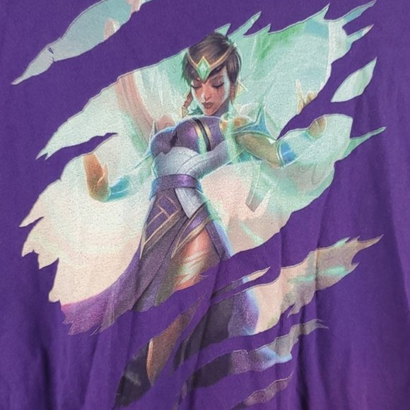 Graphic tee size L - Picture 2 of 2